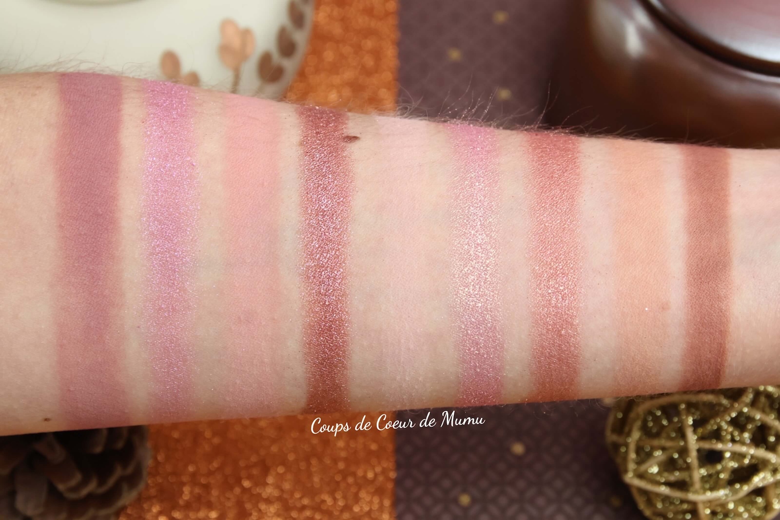 swatches palette Huda Beauty Obsessions Nude Light