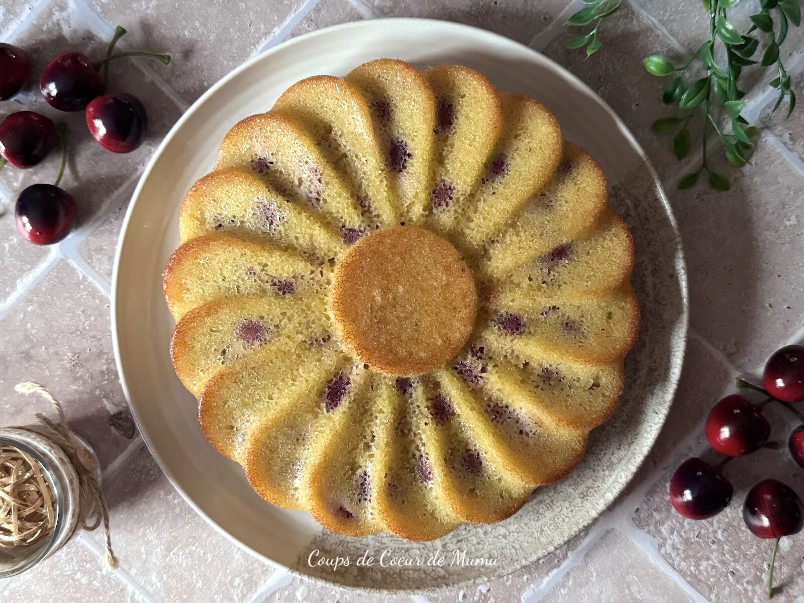 Gâteau Moelleux aux Cerises avec le Moule Flower Power Guy Demarle