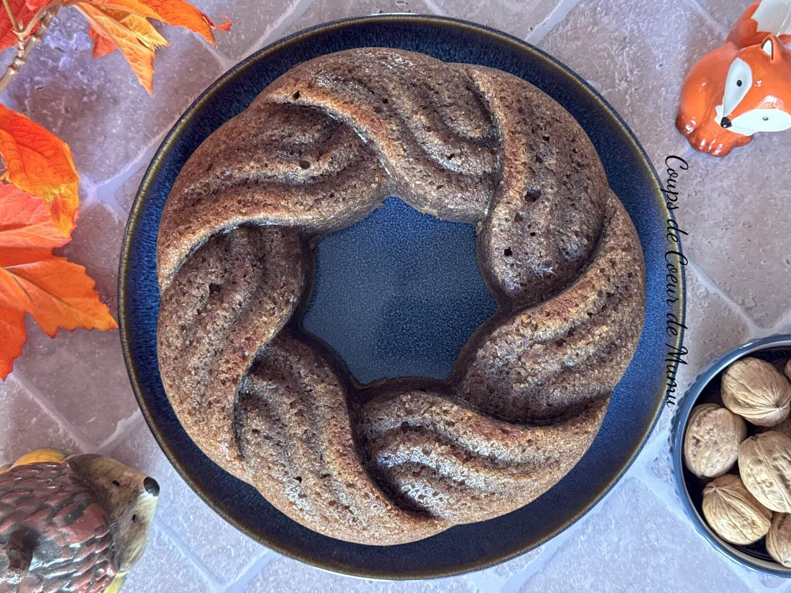 Gâteau aux Noix Moelleux et Fondant dans le Moule Couronne Tressée Guy Demarle