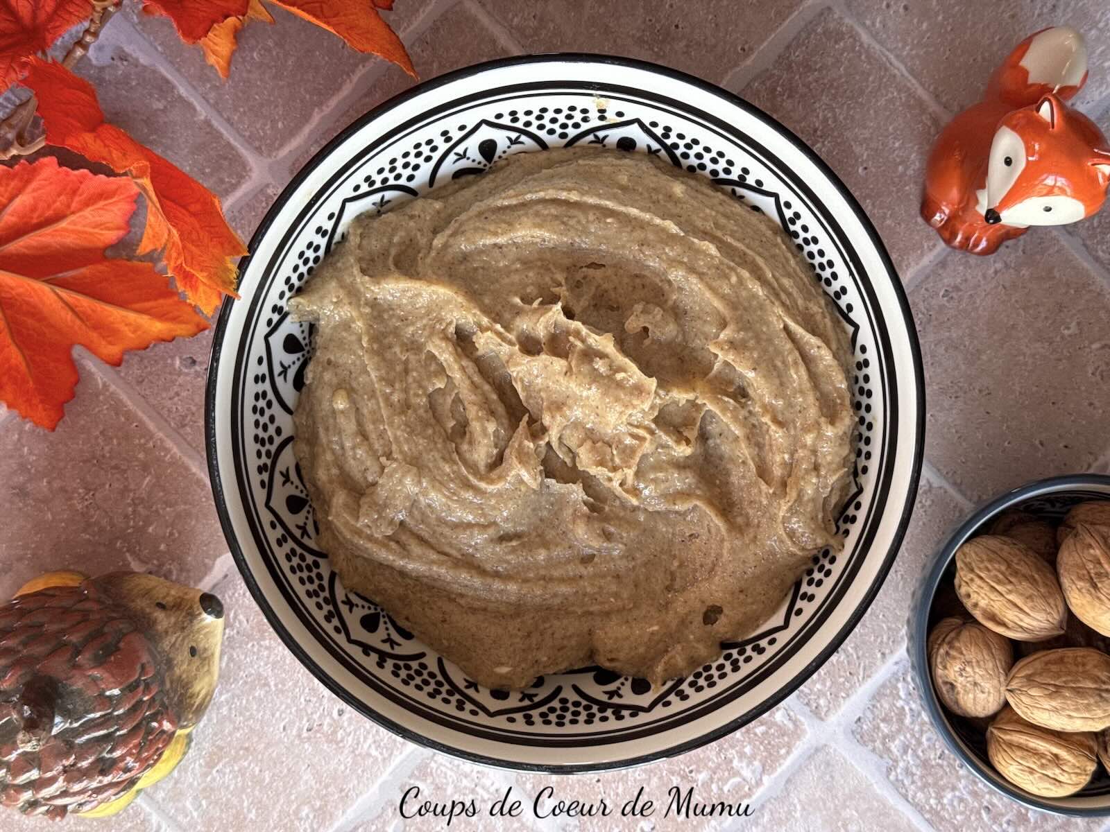 Gâteau aux Noix Moelleux et Fondant dans le Moule Couronne Tressée Guy Demarle