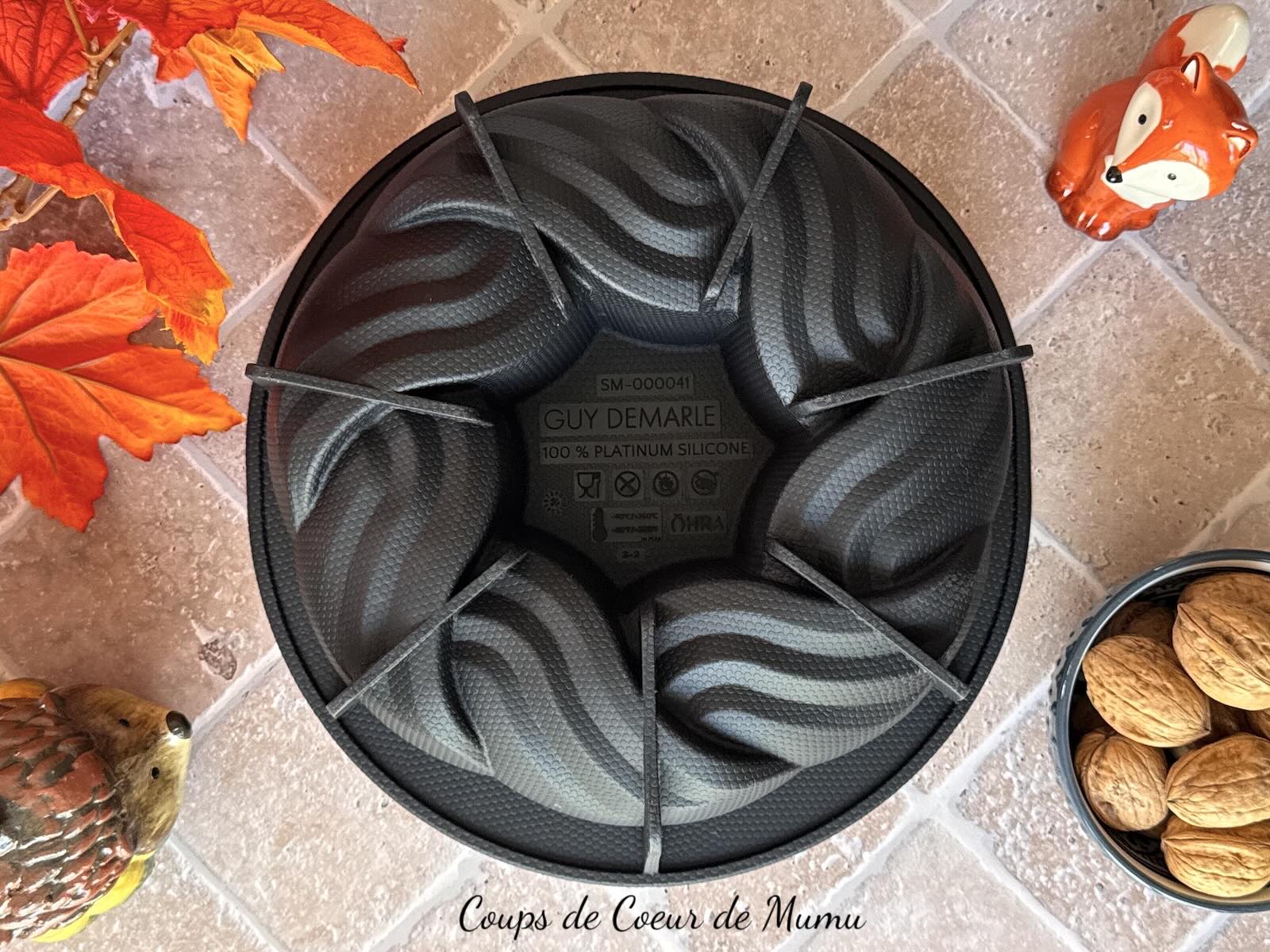 Gâteau aux Noix Moelleux et Fondant dans le Moule Couronne Tressée Guy Demarle